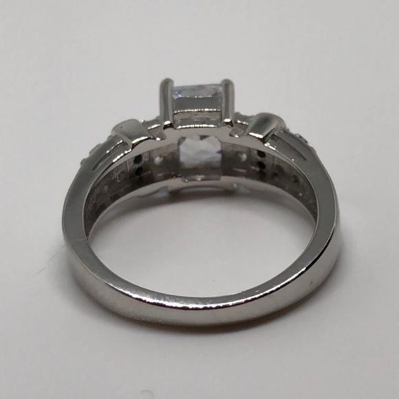 STERLING SILVER 925 stamped White CZ LUX RING SZ 8 - Picture 6 of 8